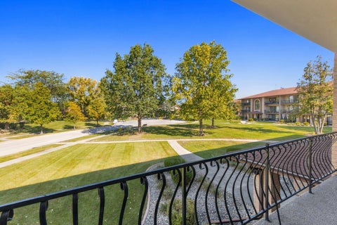 Tiny photo for 15651 Garden View Court #2D, Orland Park, IL 60462 (MLS # 12781476)