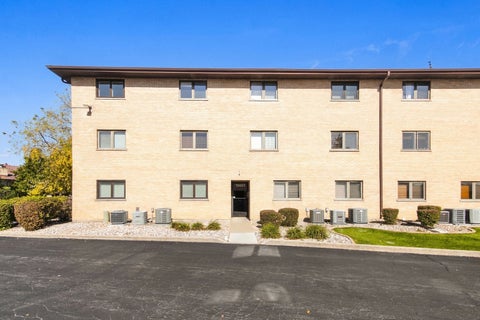 Tiny photo for 15651 Garden View Court #2D, Orland Park, IL 60462 (MLS # 12781476)