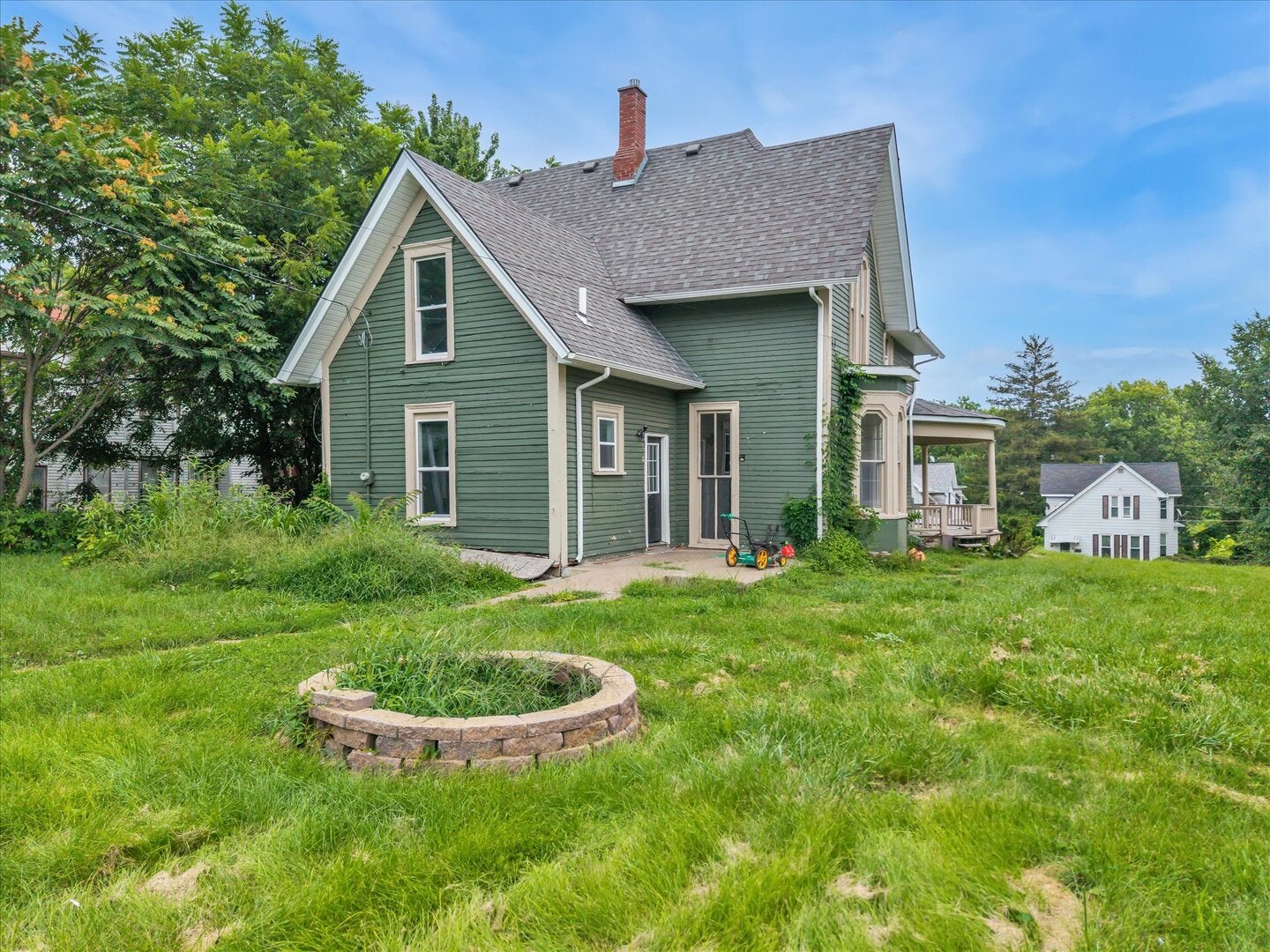 1210 TREMONT Avenue