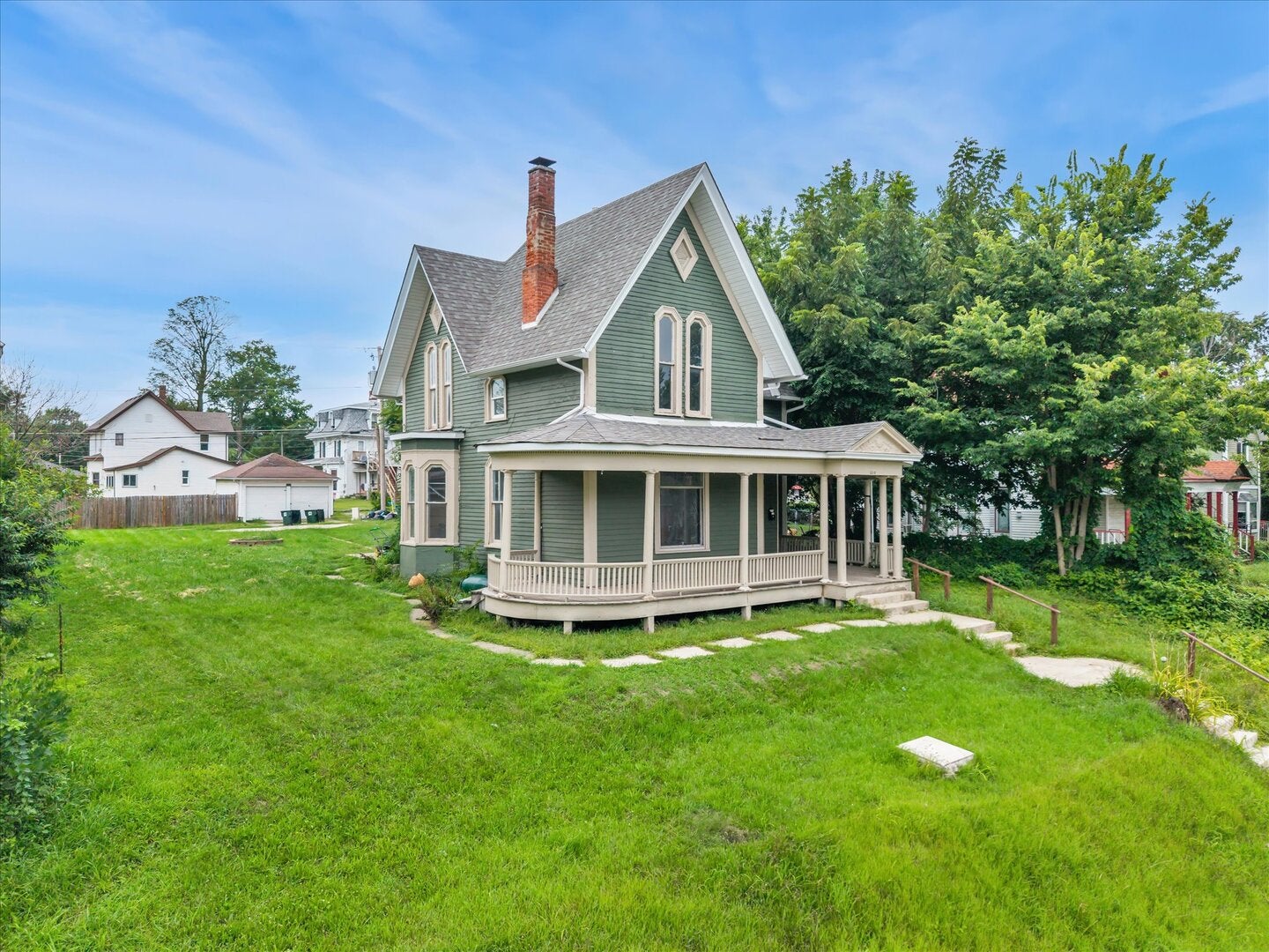 1210 TREMONT Avenue