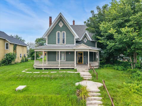 Photo of 1210 TREMONT Avenue, Davenport, IA 52803 (MLS # 12599409)