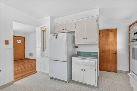 Tiny photo for 137 W Glengate Avenue, Chicago Heights, IL 60411 (MLS # 12719608)