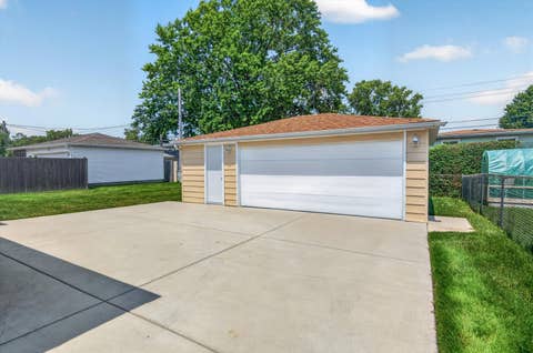 Tiny photo for 137 W Glengate Avenue, Chicago Heights, IL 60411 (MLS # 12719608)