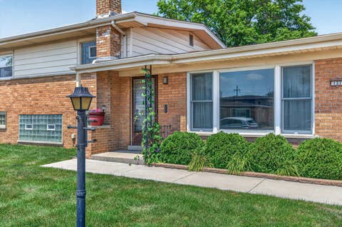 Tiny photo for 137 W Glengate Avenue, Chicago Heights, IL 60411 (MLS # 12719608)