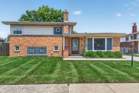 Photo of 137 W Glengate Avenue, Chicago Heights, IL 60411 (MLS # 12719608)