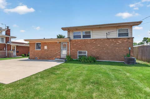 Tiny photo for 137 W Glengate Avenue, Chicago Heights, IL 60411 (MLS # 12719608)