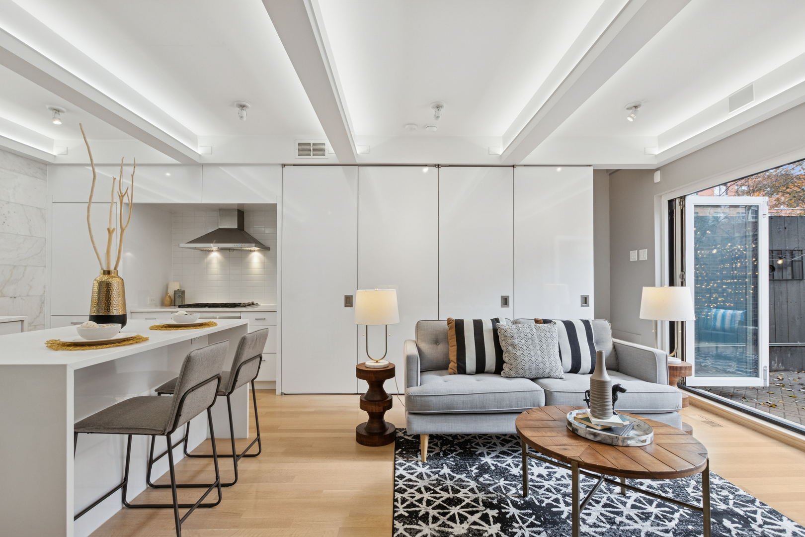 820 W Wolfram Street F