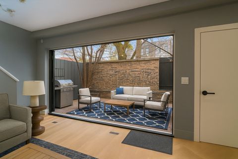 Tiny photo for 820 W Wolfram Street #F, Chicago, IL 60657 (MLS # 12515122)