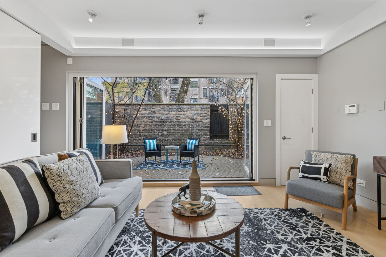 820 W Wolfram Street F