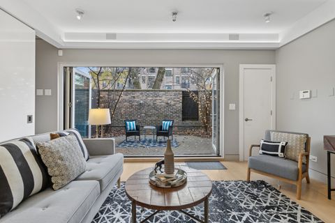 Tiny photo for 820 W Wolfram Street #F, Chicago, IL 60657 (MLS # 12515122)