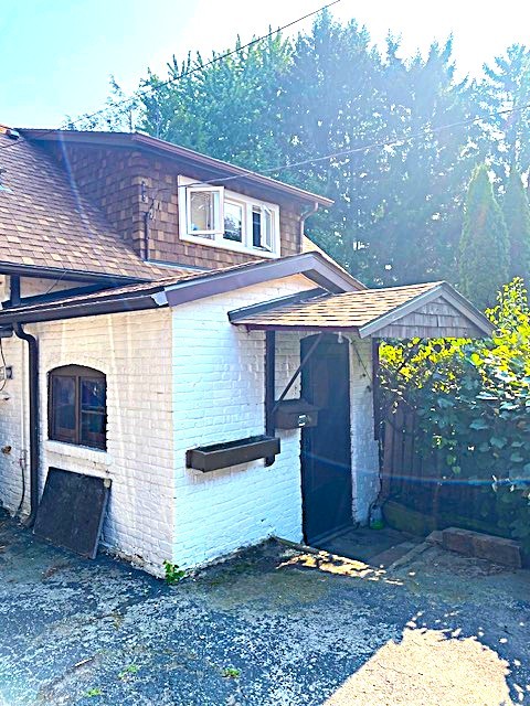 2423 1/2 Birchwood Lane