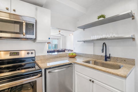 Tiny photo for 2909 N Sheridan Road #1702, Chicago, IL 60657 (MLS # 12762322)