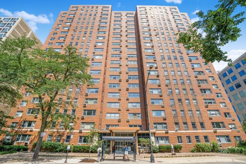 Photo of 2909 N Sheridan Road #1702, Chicago, IL 60657 (MLS # 12762322)