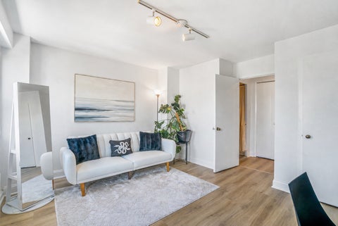 Tiny photo for 2909 N Sheridan Road #1702, Chicago, IL 60657 (MLS # 12762322)