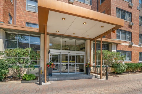 Tiny photo for 2909 N Sheridan Road #1702, Chicago, IL 60657 (MLS # 12762322)