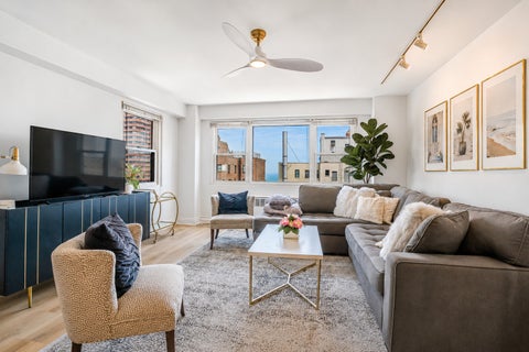 Tiny photo for 2909 N Sheridan Road #1702, Chicago, IL 60657 (MLS # 12762322)