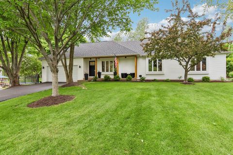 Photo of 5N780 Kingswood Drive, St. Charles, IL 60175 (MLS # 12643144)
