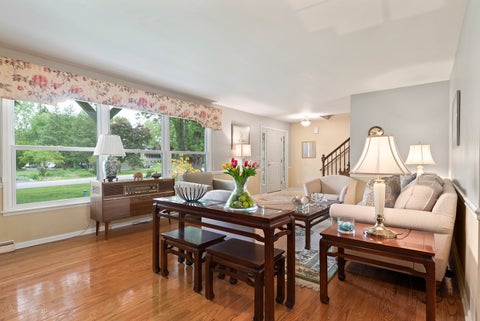 Tiny photo for 1966 Bob O Link Lane, Libertyville, IL 60048 (MLS # 12610567)