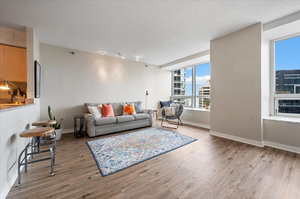 512 N MCCLURG Court 4103