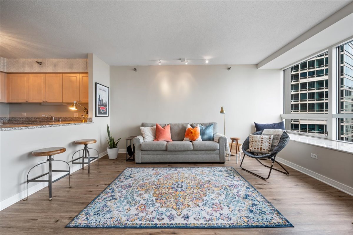 512 N MCCLURG Court 4103