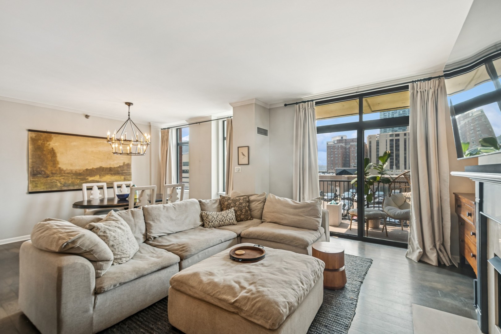 1122 N Dearborn Street 8E