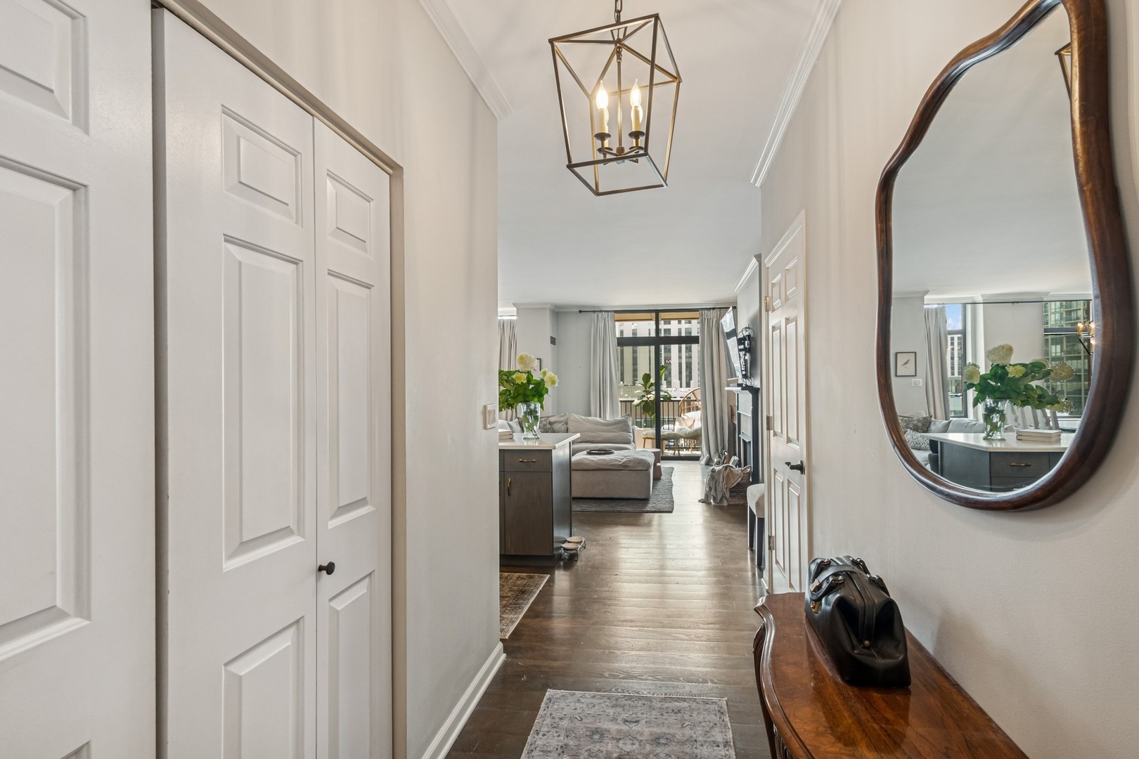 1122 N Dearborn Street 8E