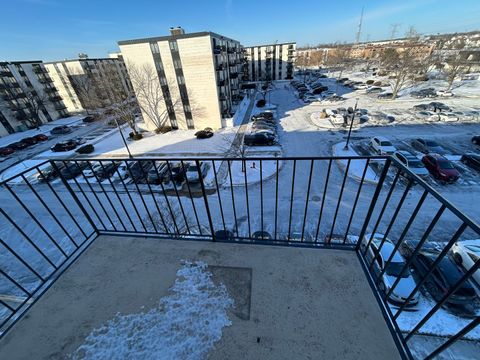 Tiny photo for 9731 N Fox Glen Drive #5C, Niles, IL 60714 (MLS # 12552928)