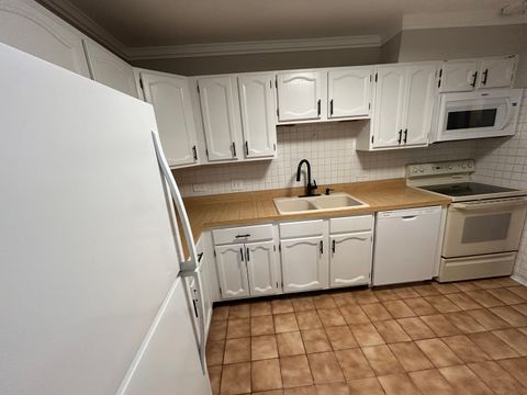 Tiny photo for 9731 N Fox Glen Drive #5C, Niles, IL 60714 (MLS # 12552928)