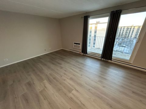 Tiny photo for 9731 N Fox Glen Drive #5C, Niles, IL 60714 (MLS # 12552928)