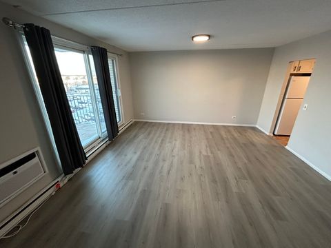 Tiny photo for 9731 N Fox Glen Drive #5C, Niles, IL 60714 (MLS # 12552928)