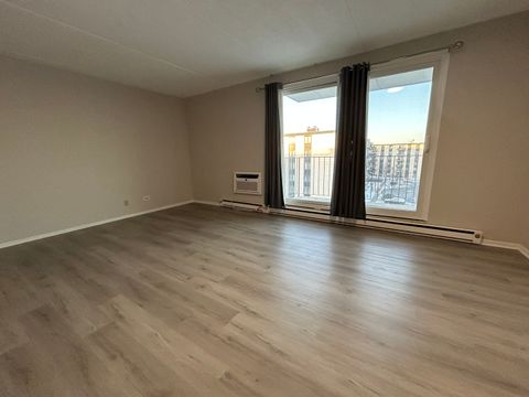 Tiny photo for 9731 N Fox Glen Drive #5C, Niles, IL 60714 (MLS # 12552928)