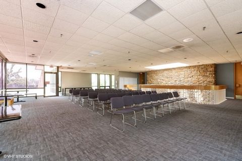 Tiny photo for 9731 N Fox Glen Drive #5C, Niles, IL 60714 (MLS # 12552928)