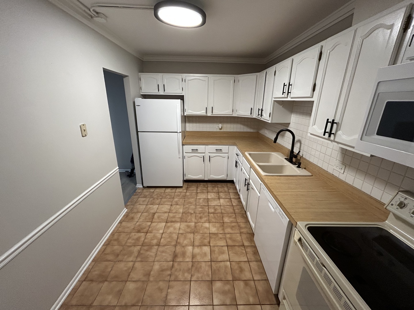 9731 N Fox Glen Drive 5C