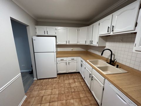 Tiny photo for 9731 N Fox Glen Drive #5C, Niles, IL 60714 (MLS # 12552928)