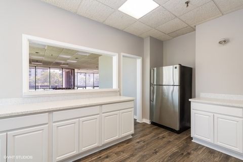 Tiny photo for 9731 N Fox Glen Drive #5C, Niles, IL 60714 (MLS # 12552928)