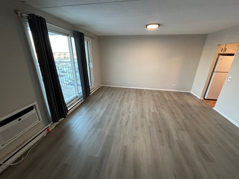 Tiny photo for 9731 N Fox Glen Drive #5C, Niles, IL 60714 (MLS # 12552928)