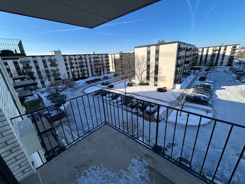 Tiny photo for 9731 N Fox Glen Drive #5C, Niles, IL 60714 (MLS # 12552928)