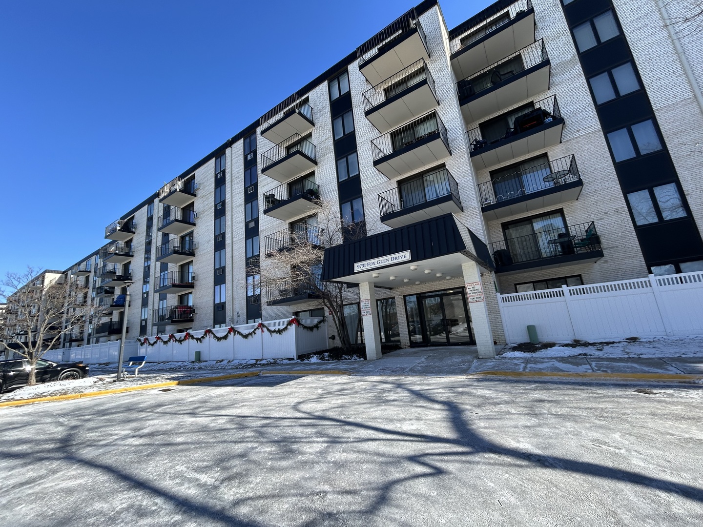 9731 N Fox Glen Drive 5C