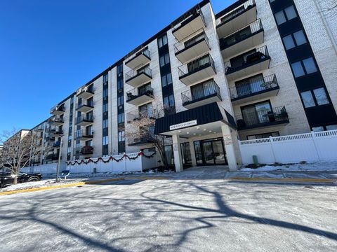 Tiny photo for 9731 N Fox Glen Drive #5C, Niles, IL 60714 (MLS # 12552928)