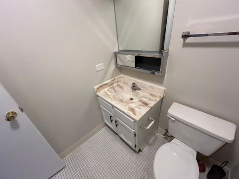 Tiny photo for 9731 N Fox Glen Drive #5C, Niles, IL 60714 (MLS # 12552928)