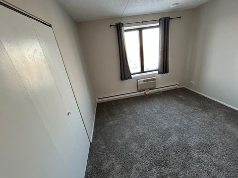 Tiny photo for 9731 N Fox Glen Drive #5C, Niles, IL 60714 (MLS # 12552928)