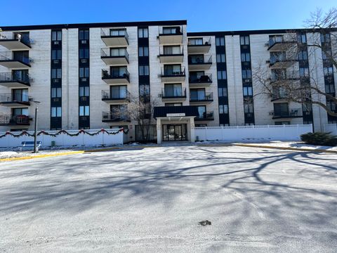 Tiny photo for 9731 N Fox Glen Drive #5C, Niles, IL 60714 (MLS # 12552928)