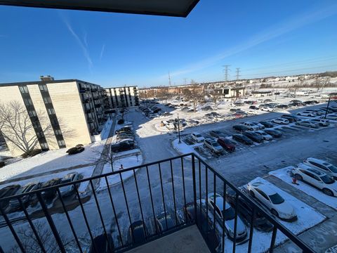 Tiny photo for 9731 N Fox Glen Drive #5C, Niles, IL 60714 (MLS # 12552928)