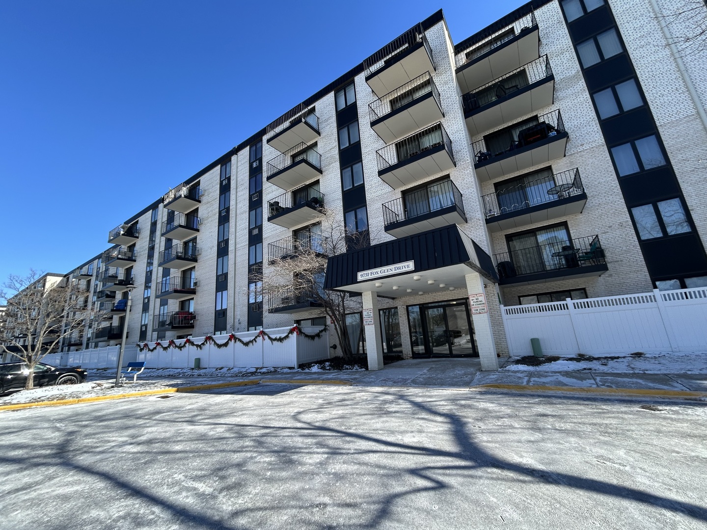 9731 N Fox Glen Drive 5C