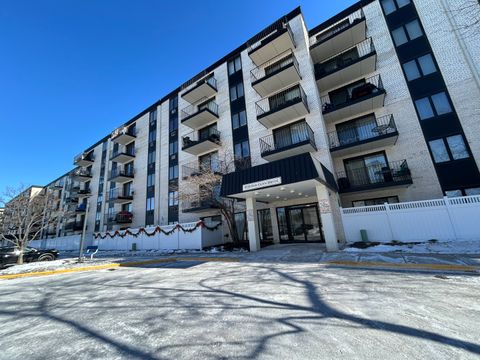 Tiny photo for 9731 N Fox Glen Drive #5C, Niles, IL 60714 (MLS # 12552928)