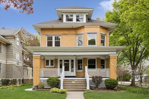 Photo of 601 S Kenilworth Avenue, Oak Park, IL 60304 (MLS # 12627966)