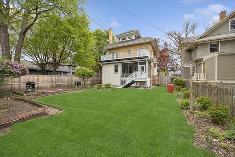 Tiny photo for 601 S Kenilworth Avenue, Oak Park, IL 60304 (MLS # 12627966)