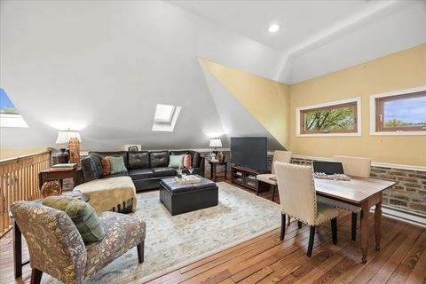 Tiny photo for 601 S Kenilworth Avenue, Oak Park, IL 60304 (MLS # 12627966)