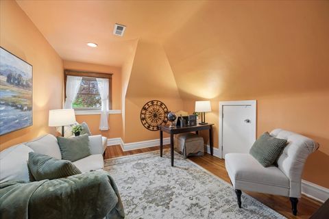 Tiny photo for 601 S Kenilworth Avenue, Oak Park, IL 60304 (MLS # 12627966)