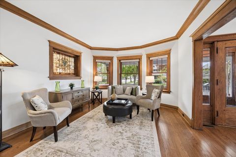 Tiny photo for 601 S Kenilworth Avenue, Oak Park, IL 60304 (MLS # 12627966)